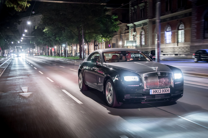 The new model of the British luxury brand should be a convertible based on the same platform as the Wraith