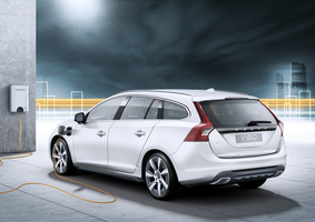 V60 Plug-in Hybrid: world’s first diesel Plug-in Hybrid debuts in Geneva