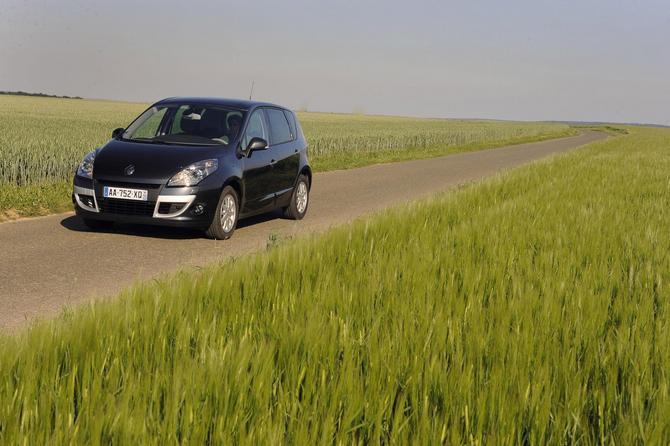 Renault Scenic 1.6 VVT 110 Dynamique TomTom