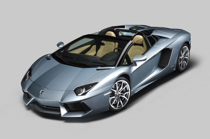 A Lamborghini anunciou o lançamento do Aventador Roadster em novembro