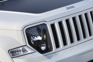 Jeep Wrangler and Liberty Arctic Editions Add Winter-Themed Exterior and Interior