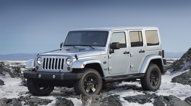 Jeep Wrangler and Liberty Arctic Editions Add Winter-Themed Exterior and Interior