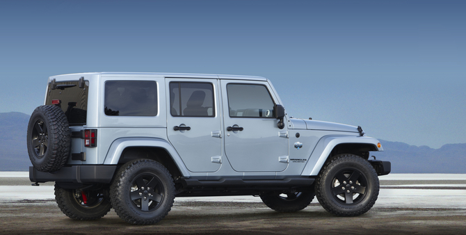 Jeep Wrangler and Liberty Arctic Editions Add Winter-Themed Exterior and Interior