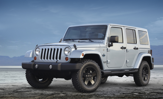 Jeep Wrangler and Liberty Arctic Editions Add Winter-Themed Exterior and Interior