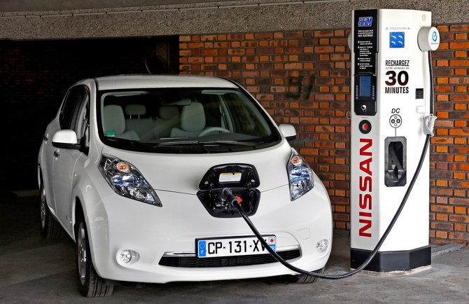 There is a quick charger next to the loading area, so the car arrives fully charged