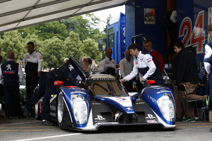 Audi and Peugeot fighting for victory in the 24 Hours of Le Mans