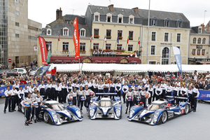 Audi and Peugeot fighting for victory in the 24 Hours of Le Mans