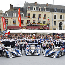 Audi and Peugeot fighting for victory in the 24 Hours of Le Mans