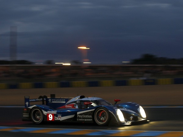 Audi and Peugeot fighting for victory in the 24 Hours of Le Mans