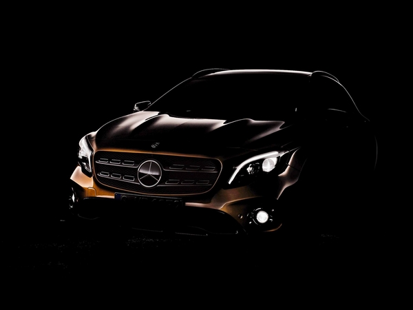 O novo design dianteiro do Mercedes-Benz GLA foi mostrado numa imagem 