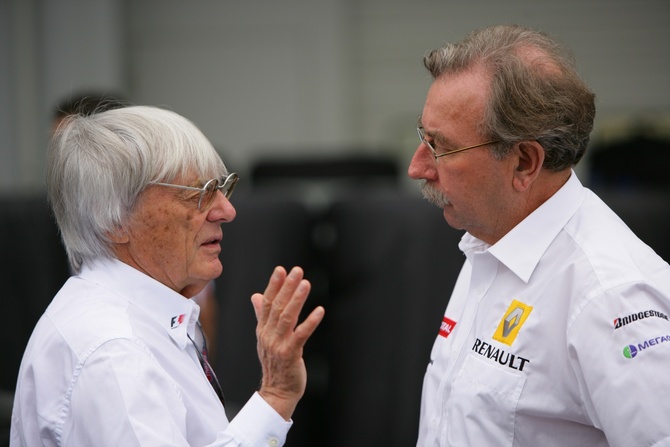 Ecclestone alegadamente acusado de subornar banqueiro Ecclestone alegadamente acusado de subornar banqueiro