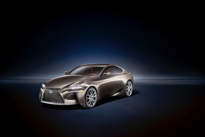 Lexus revela LF-CC e LS para a Europa em Paris