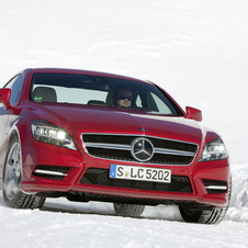 Mercedes-Benz sales rise 15% in 2010