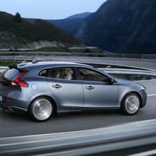 Volvo lança oficialmente o modelo V40