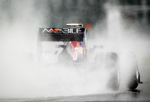 Heavy rain postpones Suzuka qualifying