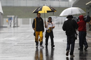 Heavy rain postpones Suzuka qualifying