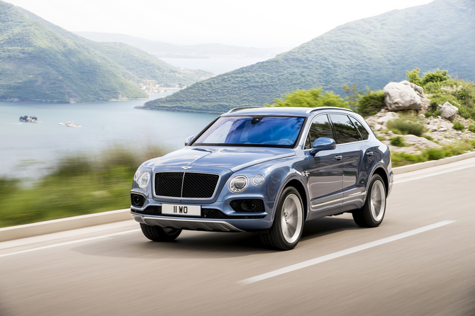 O Bentayga Diesel vai estar equipado pelo novo motor V8 turbo de 4.0 litros e 32 válvulas com 435cv e 900Nm de binário