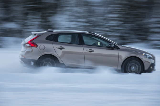 Volvo V40 T4 Momentum CC Cross Country