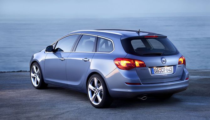 Sports Tourer joins the new Astra family