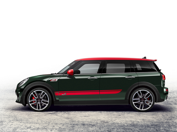 O Clubman JCW consegue sprintar dos 0 aos 100km/h em 6,3 segundos e uma velocidade máxima de 238km/h