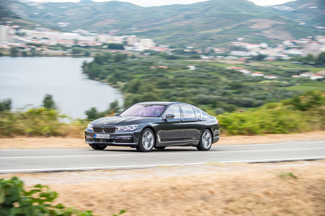 Os jornalistas vão ter a oportunidade de fazer Test Drives pelas estradas da região do Porto, Douro e da região da Grande Lisboa