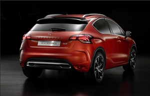 In addition to the original five-door hatchback version, DS will now offer the DS4 Crossback version