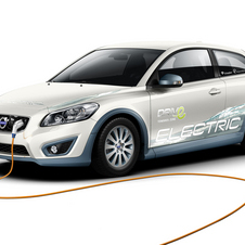 Volvo developing fuel cells to extend the electric car’s range