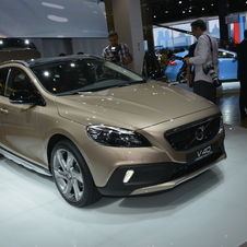 *ATUALIZADO* Volvo V40 Cross Country com estreia marcada para o Salão de Paris