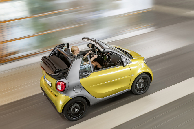 In terms of design the new fortwo cabrio adopts the same FUN.ctional image displayed on the fortwo coupé and forfour