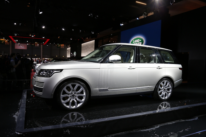 Land Rover reveals new Range Rover