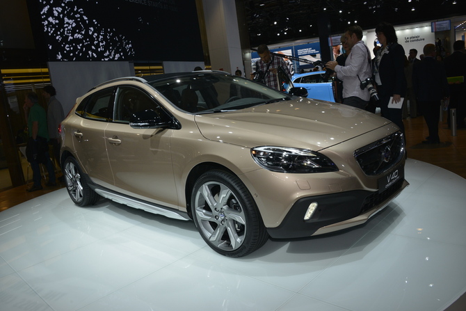 A produção do V40 Cross Country deverá começar em novembro deste ano