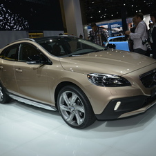 A produção do V40 Cross Country deverá começar em novembro deste ano