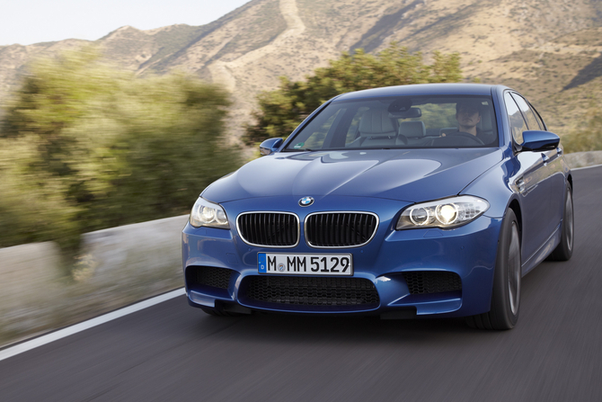 2012 BMW M5 Brings Ton of Tech to Super Saloon