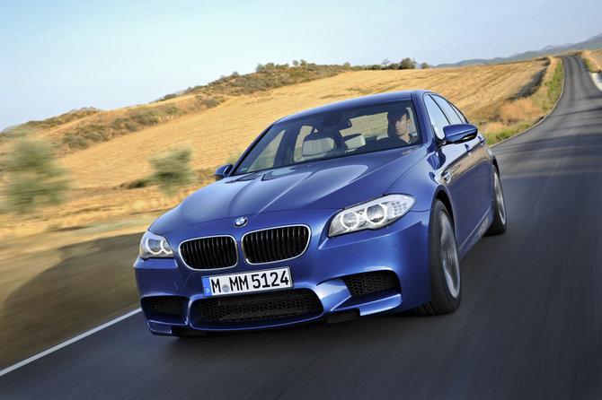 2012 BMW M5 Brings Ton of Tech to Super Saloon