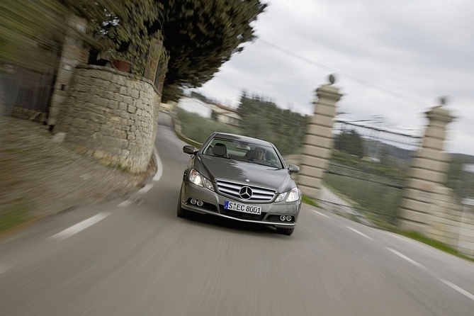 Mercedes-Benz E 250 CGI BlueEFFICIENCY Coupé