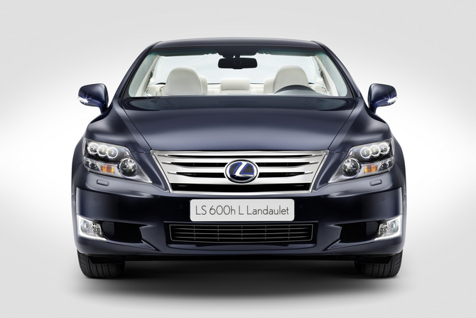 Lexus LS 600h L Laundelet