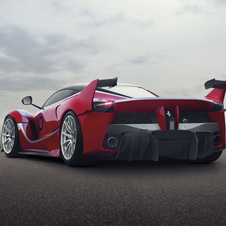 The FXX K is equipped with a hybrid system that combines a 6.3 liter V12 860hp engine and a 190hp electric motor