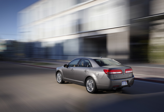 Lincoln launches hybrid version of the MKZ