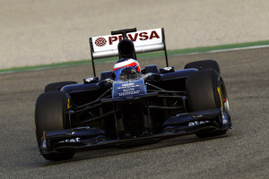 Williams reveals interim FW33 in Valencia