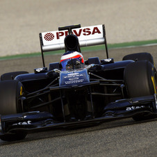 Williams reveals interim FW33 in Valencia