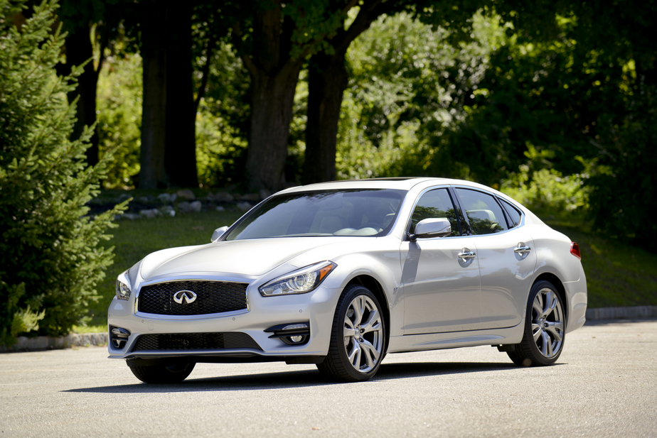 Infiniti Q70 5.6 AWD