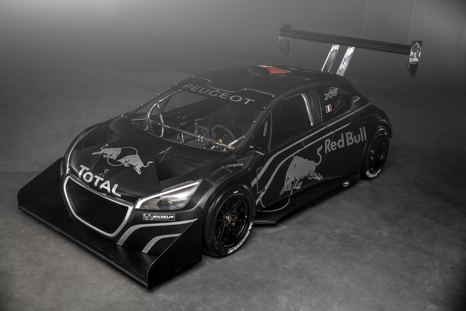 O 208 T16 Pikes Peak é totalmente construído em fibra de carbono