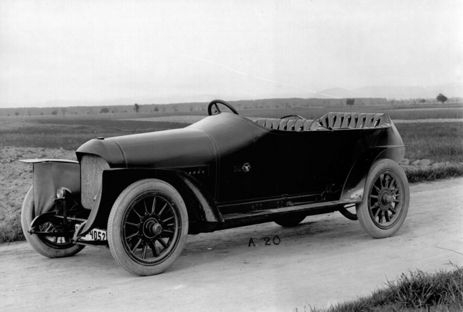 Dois carros produzidos para o Prince Heinrich Tour de 1910 também vão estar em exibição