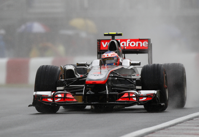 Button wins in chaotic CanadaGP