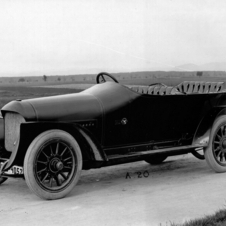 Dois carros produzidos para o Prince Heinrich Tour de 1910 também vão estar em exibição