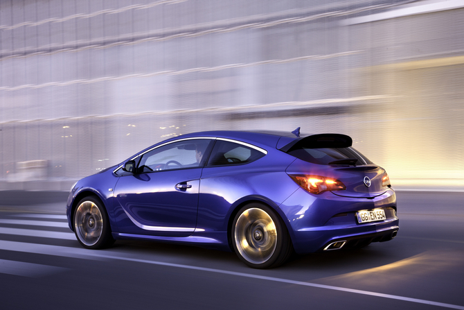 Opel Astra OPC Offers 280hp, 400Nm and Adjustable Suspension