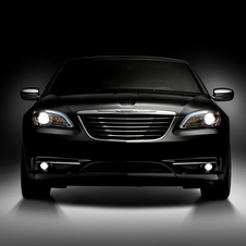 Chrysler reveals photos and first details on the 200 model