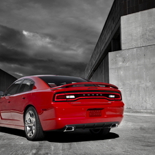 Dodge presents facelifted Charger for 2011