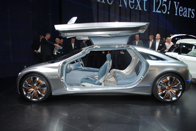 Hydrogen-powered Mercedes-Benz F125 Shows Future of Sustainable Luxury