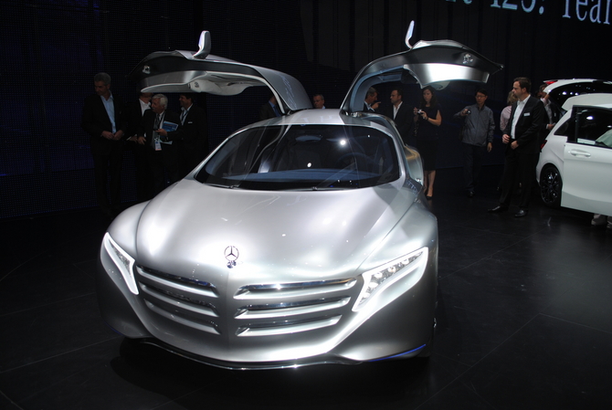 Hydrogen-powered Mercedes-Benz F125 Shows Future of Sustainable Luxury